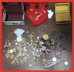 الدار البيضاء.. توقيف سيدة للاشتباه في استدراج نساء وسلب مجوهراتهن بادعاء امتلاك قدرات غيبية